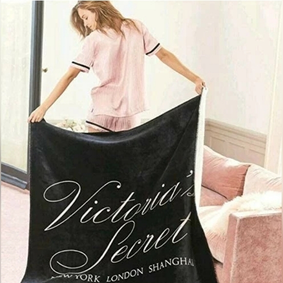 Victoria's Secret Other - Victoria's Secret Sherpa Black Throw Blanket 50"x60" New York London Shanghai